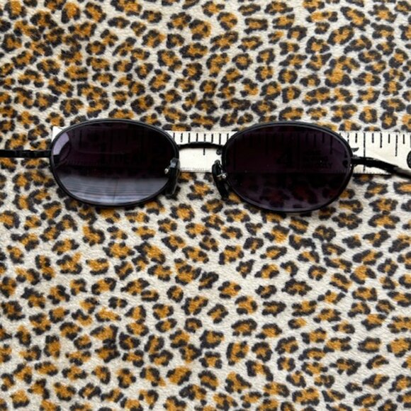 Vintage Black Frame Oval Sunglasses main image 4
